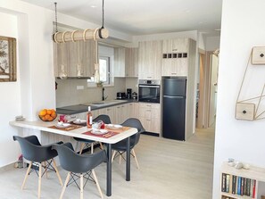 อพาร์ทเมนท์, 2 ห้องนอน, ระเบียง, วิวสวน | ครัวส่วนตัว