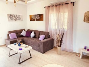อพาร์ทเมนท์, 2 ห้องนอน, ระเบียง, วิวสวน | บริเวณนั่งเล่น