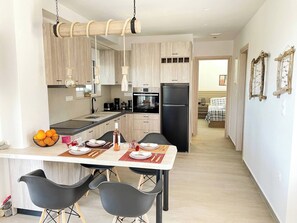 อพาร์ทเมนท์, 2 ห้องนอน, ระเบียง, วิวสวน | ครัวส่วนตัว