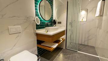 Family Quadruple Room | Bathroom