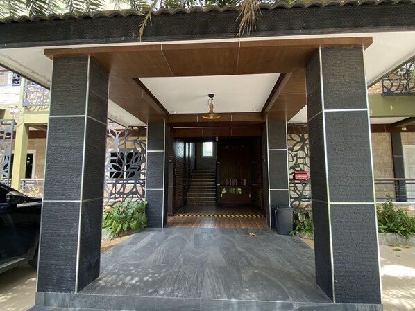 Reception - RoomQuest Chonburi Laem Chabang (Bang Lamung)