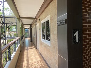 Terrace/patio - RoomQuest Chonburi Laem Chabang (Bang Lamung)