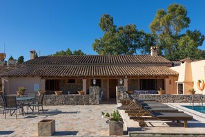 Fachada de la propiedad