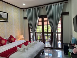 Premium bedding, down duvets, in-room safe, individually decorated - Le KhounSok Boutique Hotel (Luang Prabang)