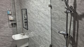 Cabezal de ducha con hidromasaje, artículos de tocador de diseñador
