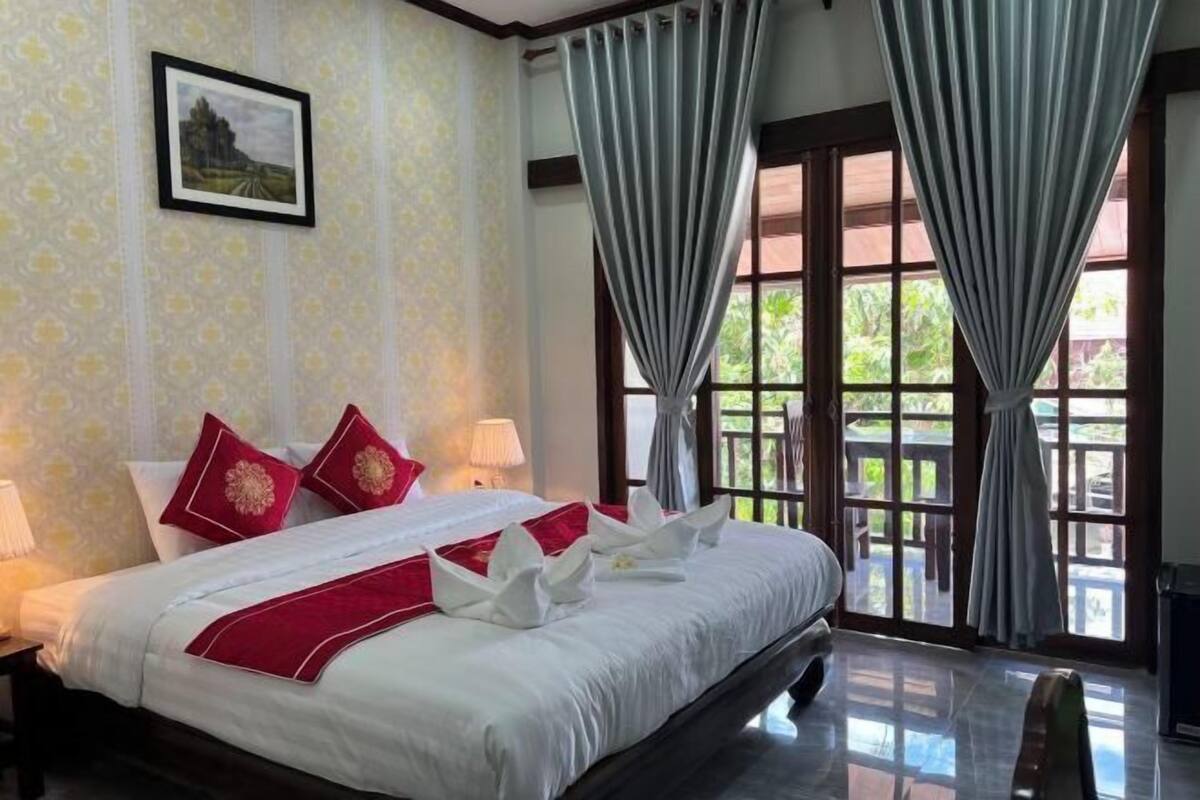 Premium bedding, down duvets, in-room safe, desk