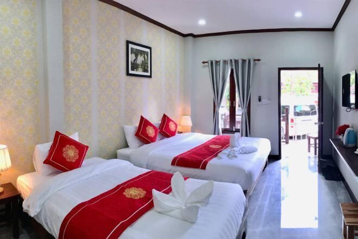 Roupas de cama premium, edredons de pluma, cofres nos quartos