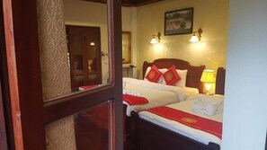 Chambre Triple Supérieure | Literie de qualité supérieure, couette en duvet d'oie