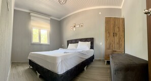 Talo | 1 makuuhuone, ylelliset vuodevaatteet, työpöytä, ilmainen Wi-Fi