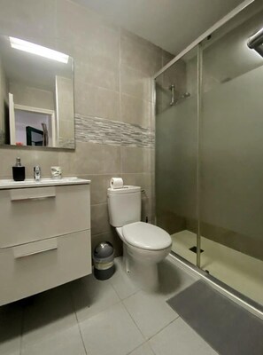 Shower, hair dryer, towels, soap - Casa Barcelona - Full Equipped Apartment in the Best Place in Caleta de Fuste (Castillo Caleta de Fuste)