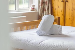 3 bedrooms, desk, iron/ironing board, travel cot