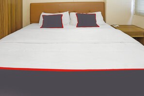 Deluxe dubbelrum | Skrivbord, arbetsyta för laptop, gratis wi-fi och sängkläder