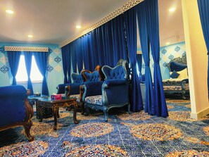 Signature-Zimmer | Hochwertige Bettwaren, Minibar, individuell eingerichtet, Schreibtisch