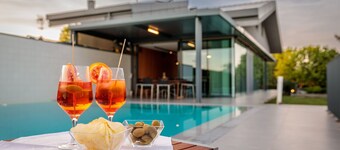 Maison de vacances privée avec piscine, bain à remous, climatisation, WIFI, sauna, TV, patio