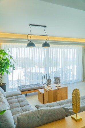 Villa, 4 Bedrooms, Private Pool, Garden View | Interior