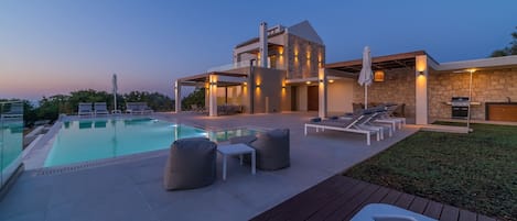 Biệt thự, 4 phòng ngủ, hồ bơi riêng, quang cảnh vườn | Hồ bơi | Hồ bơi ngoài trời