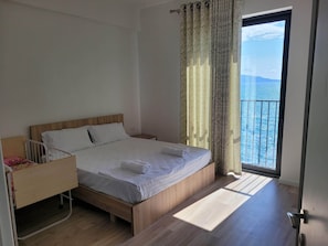 Apartment, 2 Schlafzimmer, barrierefrei, Balkon | 3 Schlafzimmer