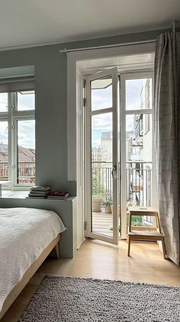 2 bedrooms, iron/ironing board, travel cot, free WiFi