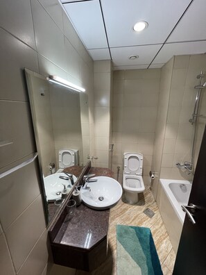 Hair dryer, towels, soap, shampoo - Golf and Skyline view. Dubai SportCity from 50 USD (Dubai)