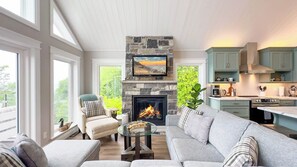 TV, peis, DVD-spiller og bøker