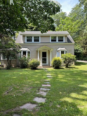 Exterior - Warm Peconic home…short walk to a private beach.  (Peconic)