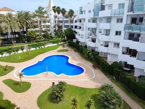 Pool - Royal Marine 2 (Roses)