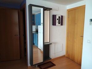 Interior - Royal Marine 2 (Roses)