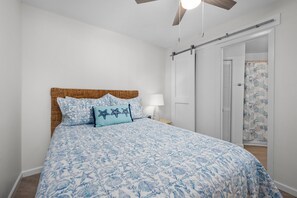 1 bedroom, iron/ironing board, free WiFi, bed sheets - New Heated Pool & Hot tub! Fantastic Ocean Views! (Galveston)