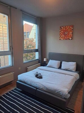 2 slaapkamers, een strijkplank/strijkijzer, gratis wifi, beddengoed