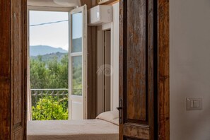 4 bedrooms, travel cot, free WiFi