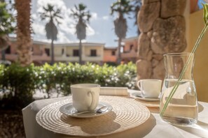 LĂ€genhet - 1 sovrum - balkong | Restaurang utomhus