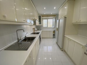 Private kitchen - Piso de Lujo en Puerto Banús con 3 Piscinas Ideal Para Familias (Marbella)