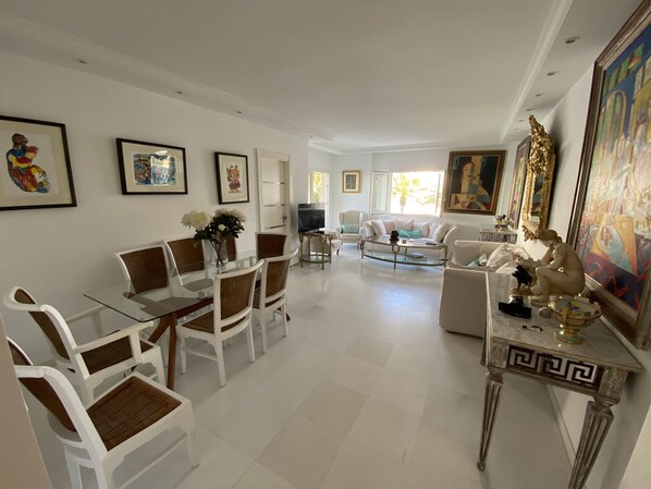 Interior - Piso de Lujo en Puerto Banús con 3 Piscinas Ideal Para Familias (Marbella)