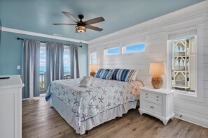 8 bedrooms, desk, iron/ironing board, free WiFi