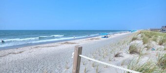 3BR/2BA Home - Walk to Beach/Shops/Dining, Sleeps 8