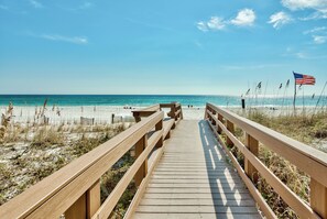 On the beach - 🏖️Island Princess 715 - Beach Retreat-Gulf Front-Pool-Beach Service🏖️ (Fort Walton Beach)