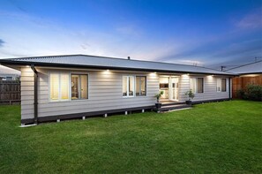 Exterior - Capel Home (House & Guest house) by Ready Set Stay (Capel Sound)