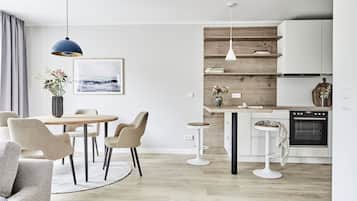 Family Apartment | Dapur peribadi | Peti sejuk/penyejuk beku saiz penuh, dapur, cerek elektrik