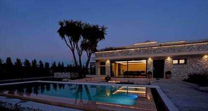 Villa Flamingo - Private pool, sleeps 8+, 300m away from renowned Issos Beach