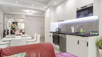 Comfort Apartment | Private kitchen | Fridge, oven, stovetop, dishwasher