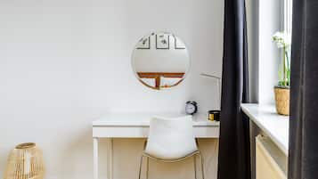 3 habitaciones, muebles diferentes y escritorio