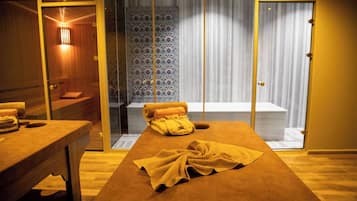 Behandlingsrum för par, bastu, ångbastu och massage med varma stenar
