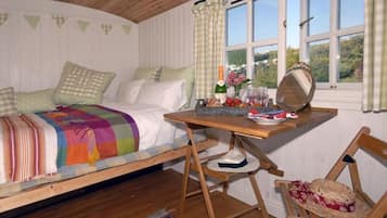 1 Schlafzimmer, individuell dekoriert, individuell eingerichtet