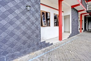 Lobby - OYO 92736 Bougenville Rover (Lamongan)