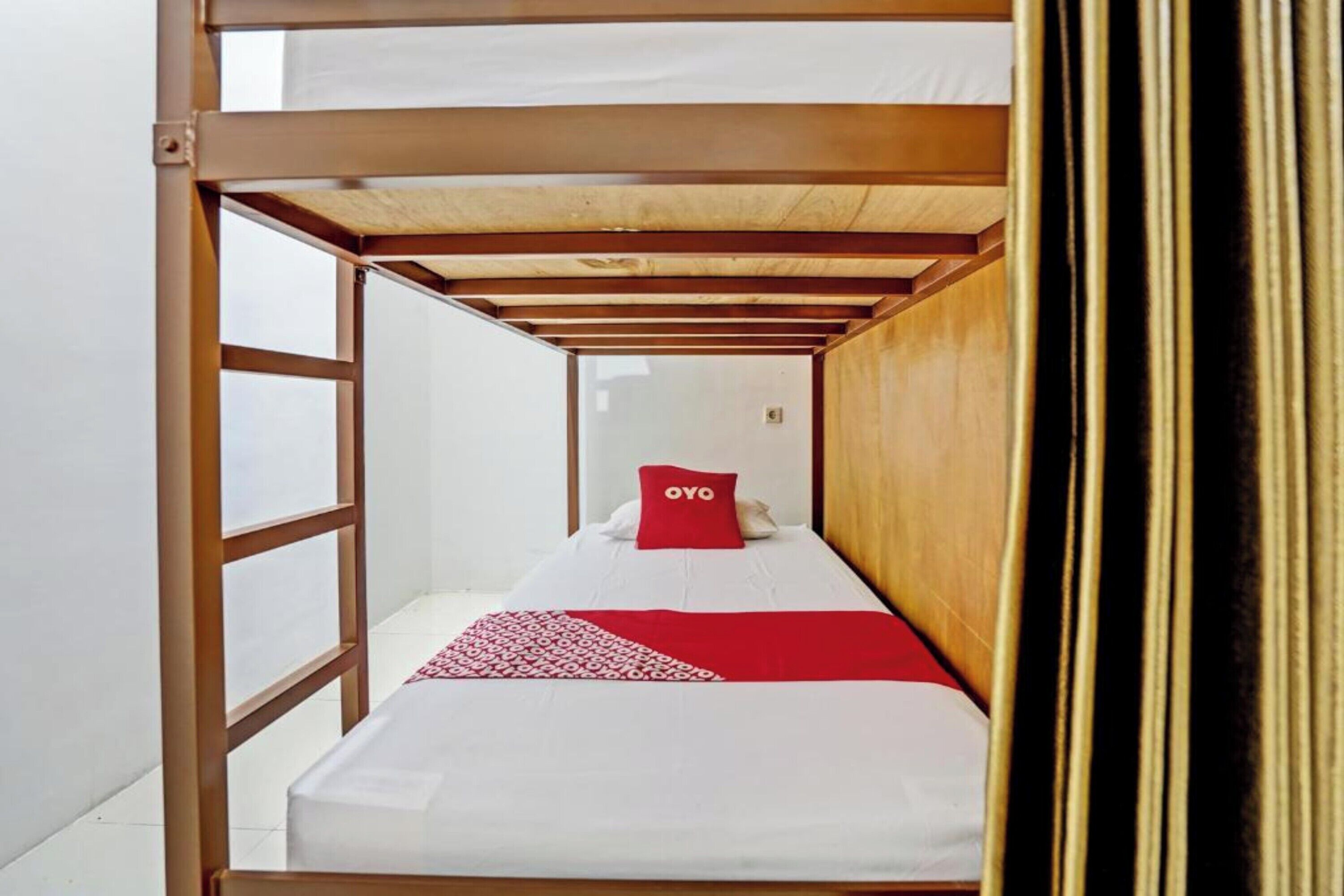 Standard Single Room | Free WiFi, bed sheets