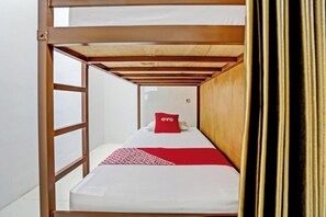 Standard Single Room | Free WiFi, bed sheets - OYO 92736 Bougenville Rover (Lamongan)