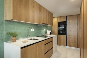 Geladeira, micro-ondas, fogão, cooktop
