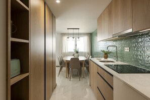 Frigorifero, microonde, forno, lavastoviglie