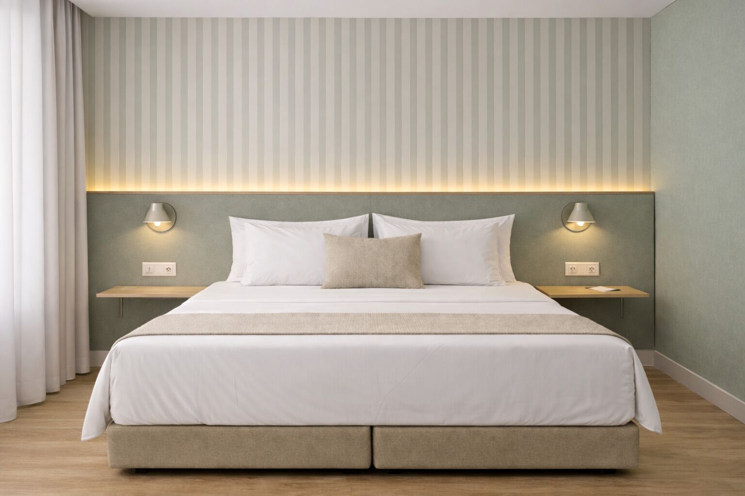 Dobbeltrom – design | Skrivebord, skrivebord for bærbar PC og blendingsgardiner