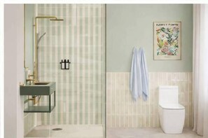 Douche, douche à « effet pluie », articles de toilette gratuits
